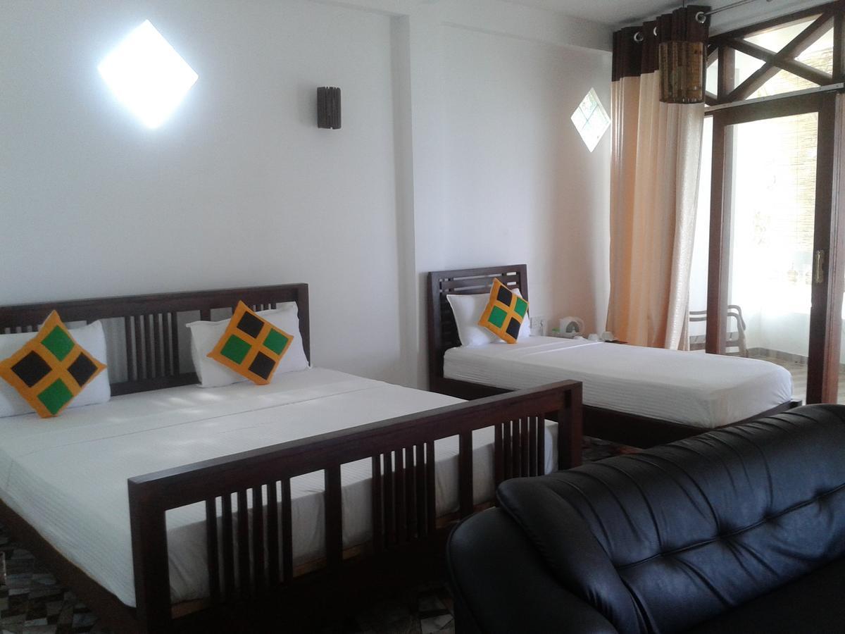 Mirissa Seastar Hotel Bagian luar foto